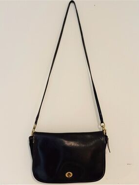 Vintage Coach USA Made Black Glove Tanned Leather Turnlock Shoulder Bag